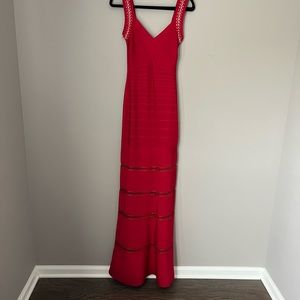 I only wore this twice! Two family weddings! Very good condition! ❤️🎉❤️